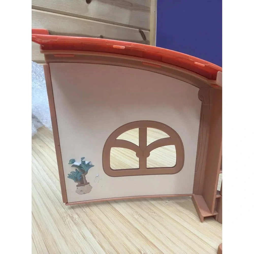 Bluey Calypso's School Playset Moose Toys Fold-Out Structure Only Used